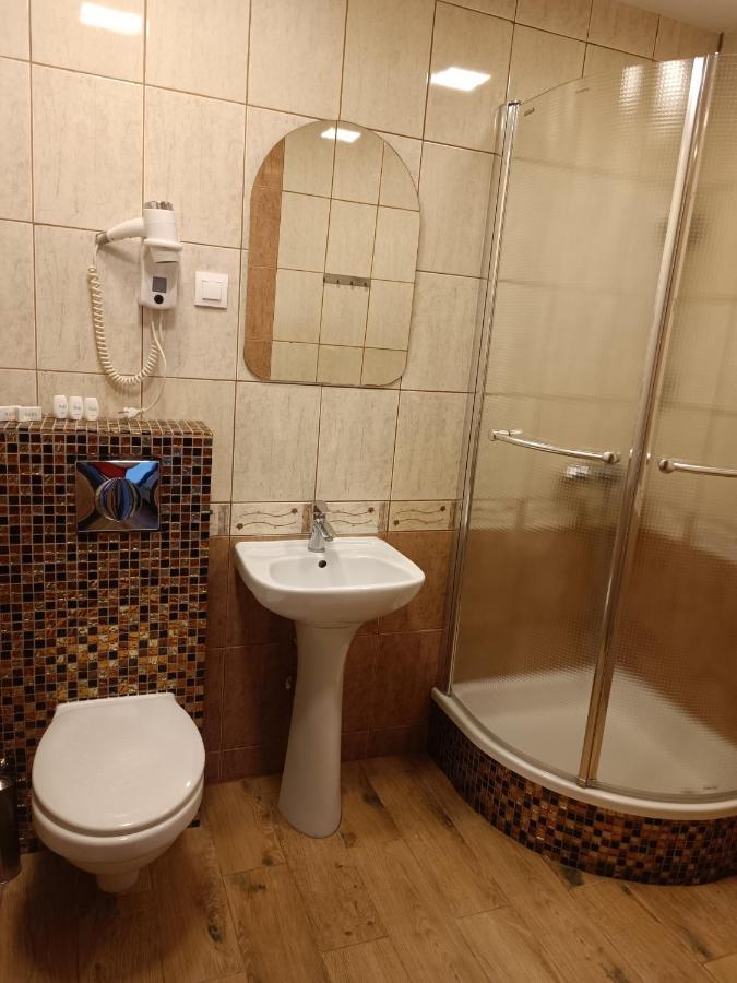 Hotelik & Restauracja Amber Raszyn Kültér fotó