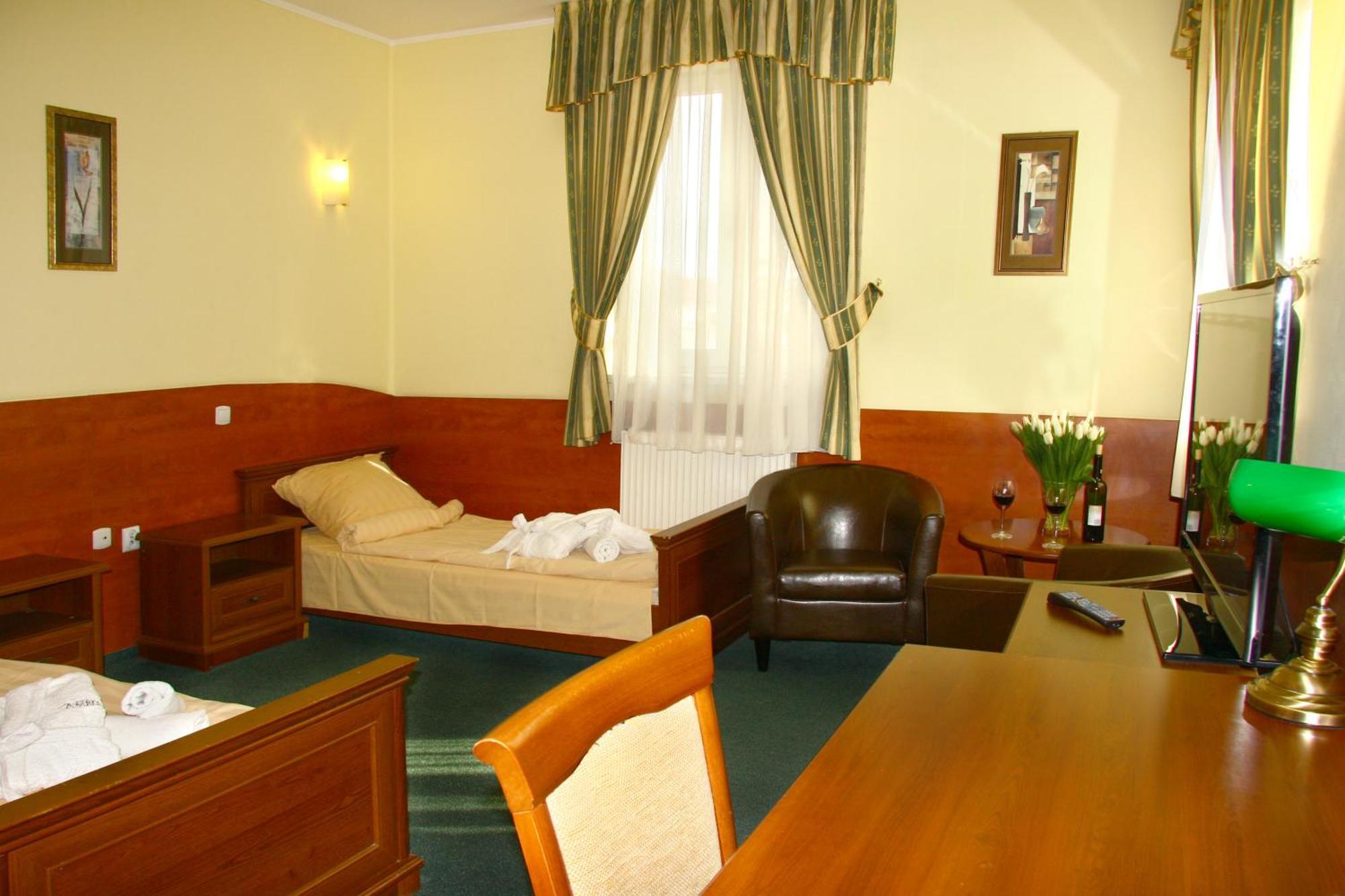 Hotelik & Restauracja Amber Raszyn Kültér fotó