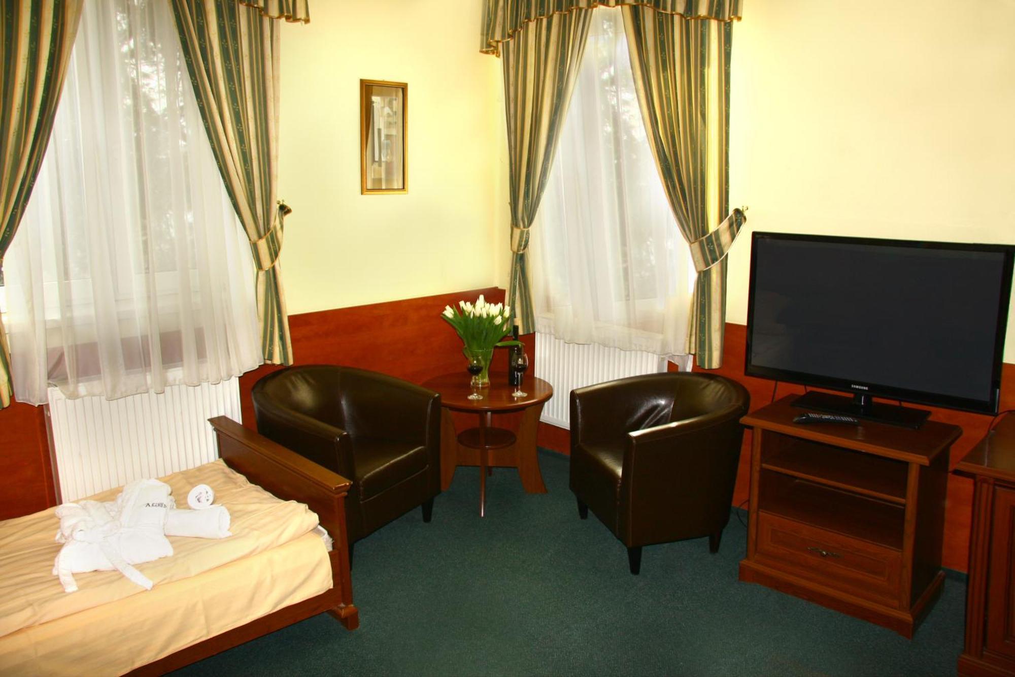 Hotelik & Restauracja Amber Raszyn Kültér fotó
