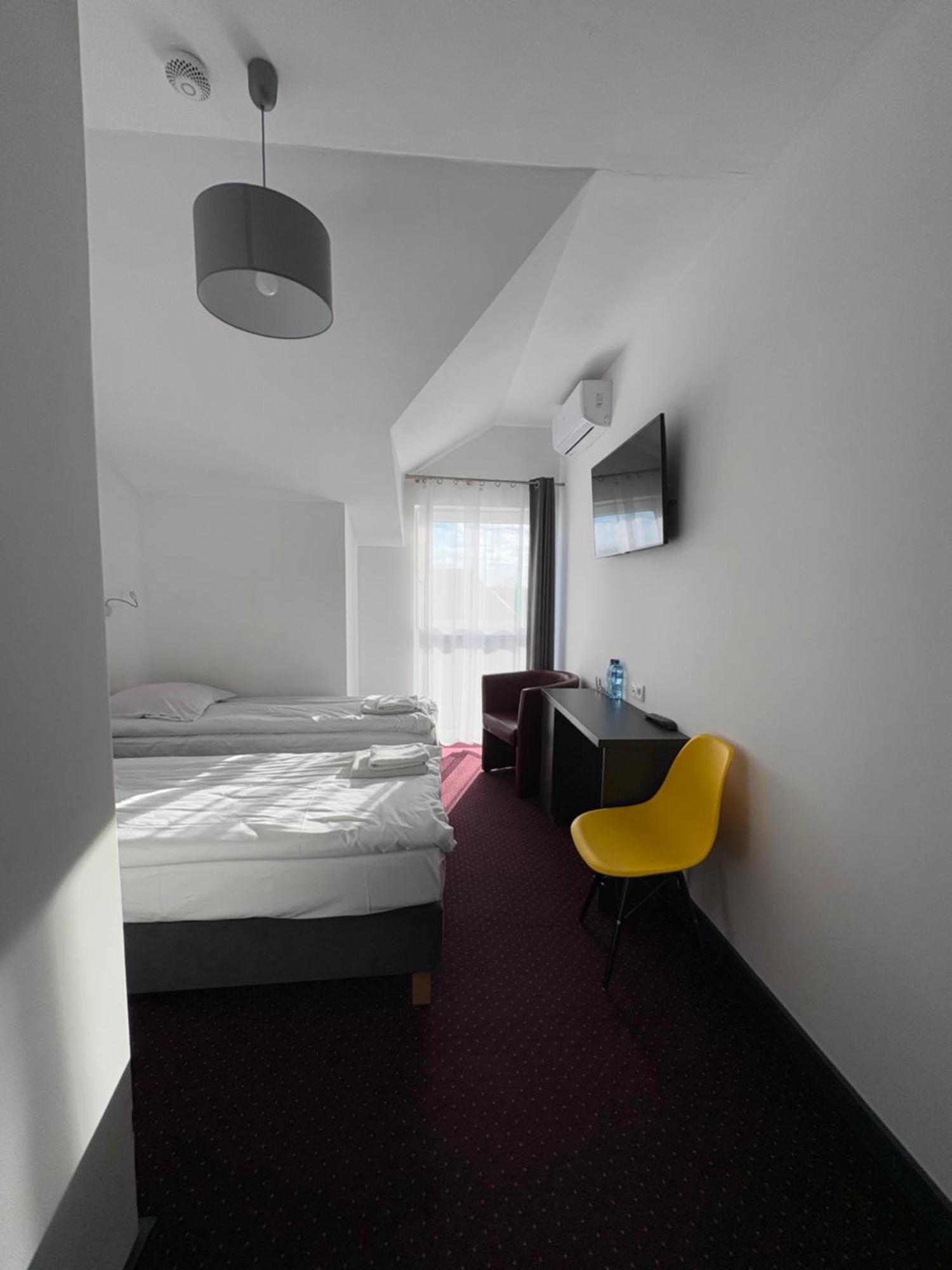 Hotelik & Restauracja Amber Raszyn Kültér fotó