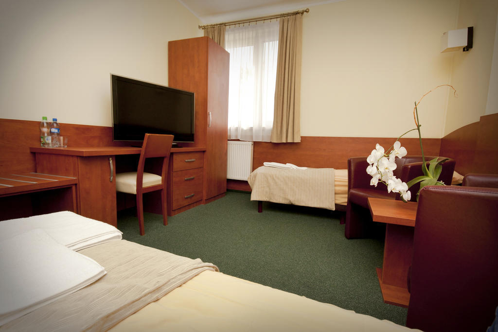 Hotelik & Restauracja Amber Raszyn Kültér fotó